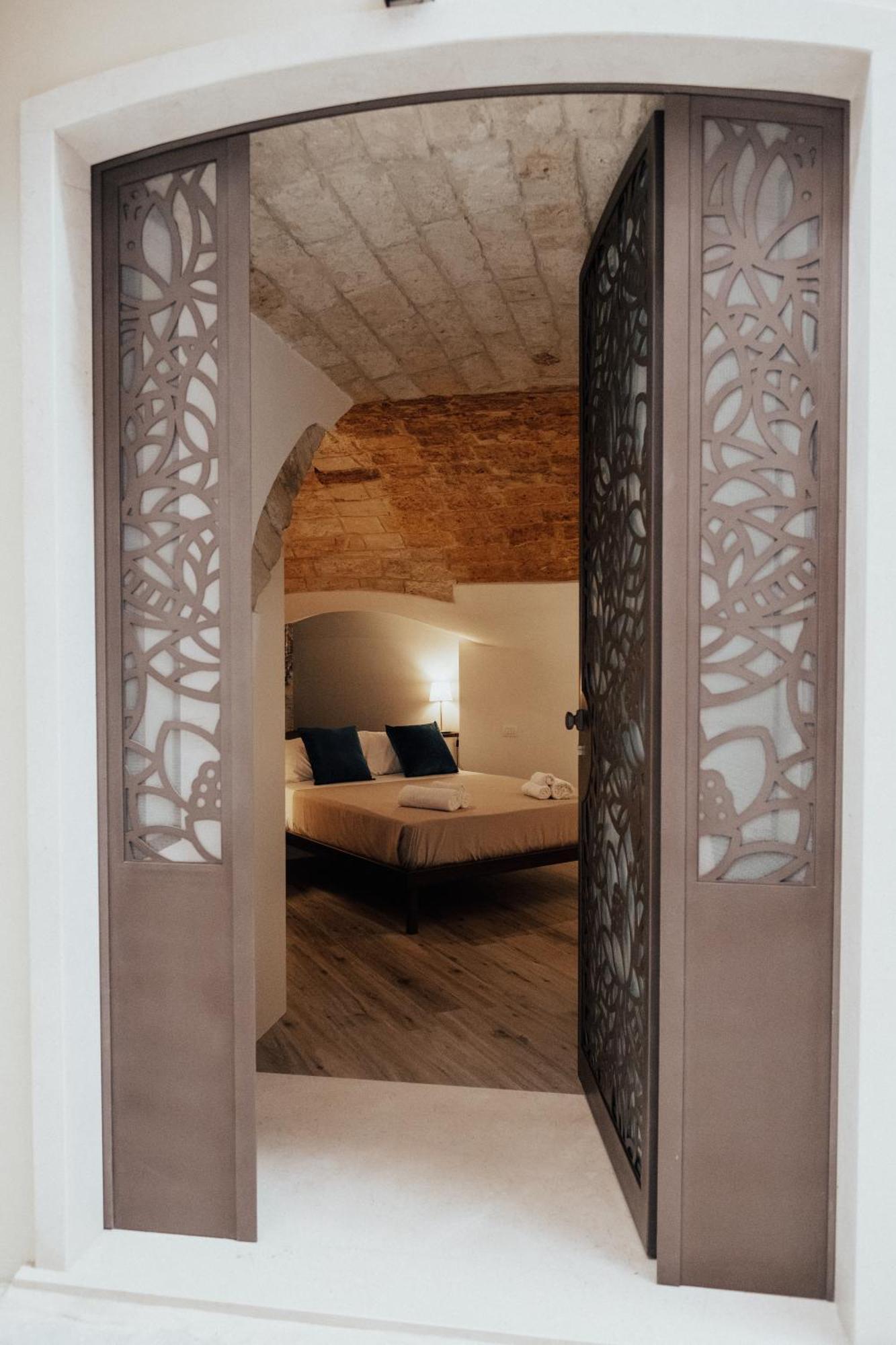 Timeless Apulian Luxury Suite Бари Экстерьер фото