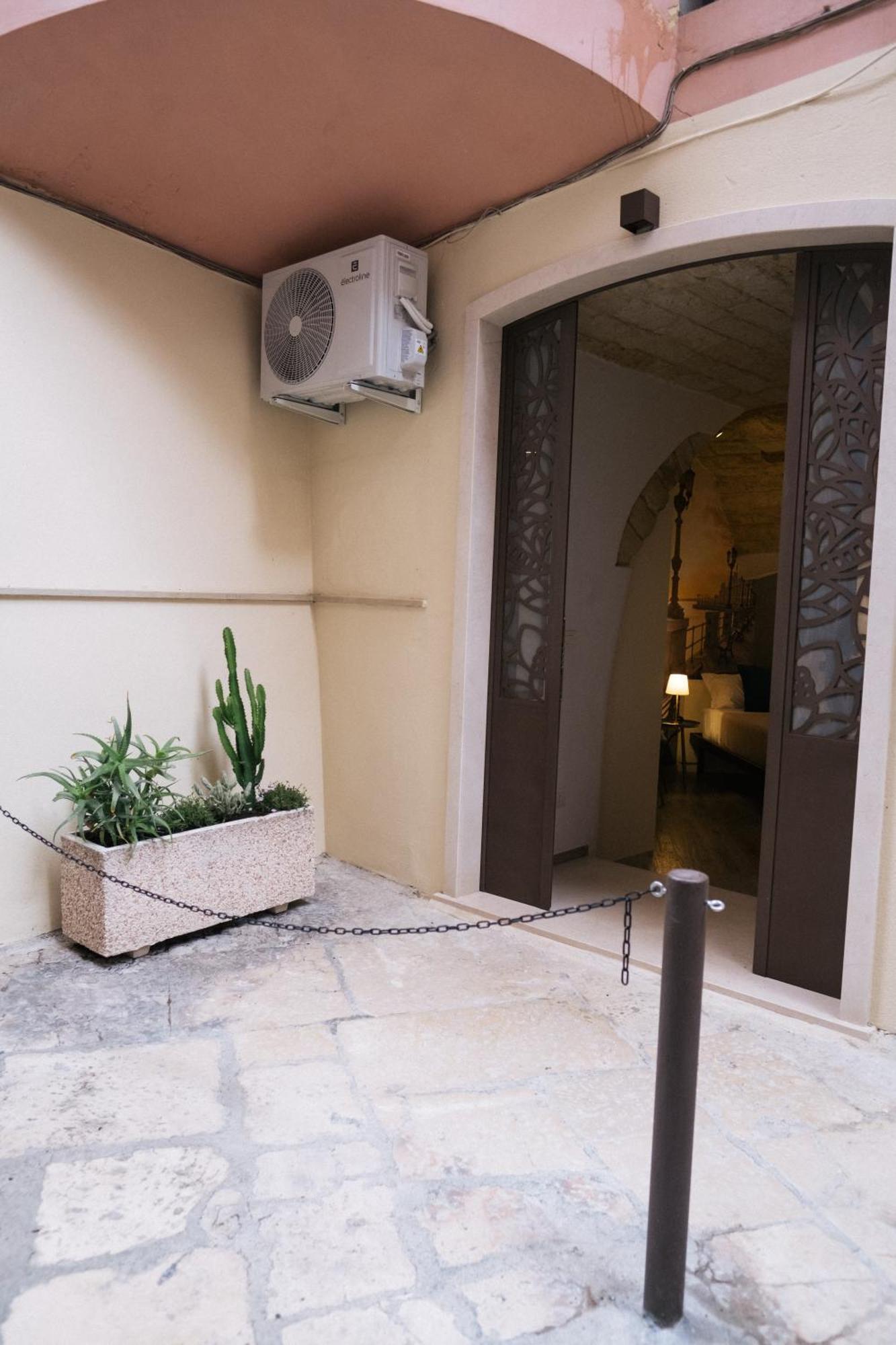 Timeless Apulian Luxury Suite Бари Экстерьер фото