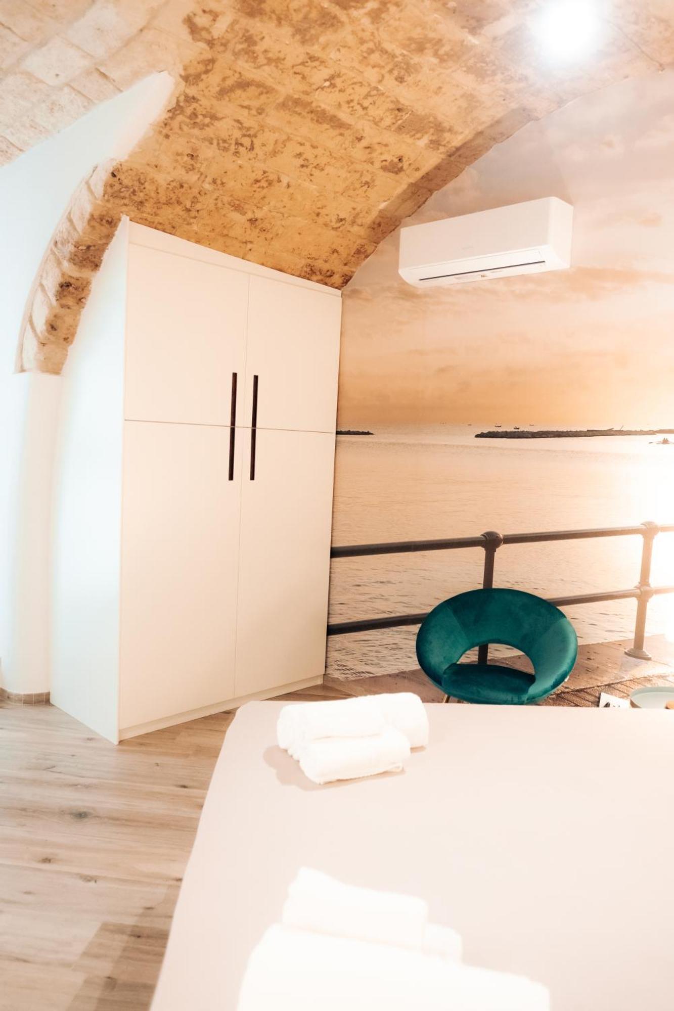 Timeless Apulian Luxury Suite Бари Экстерьер фото