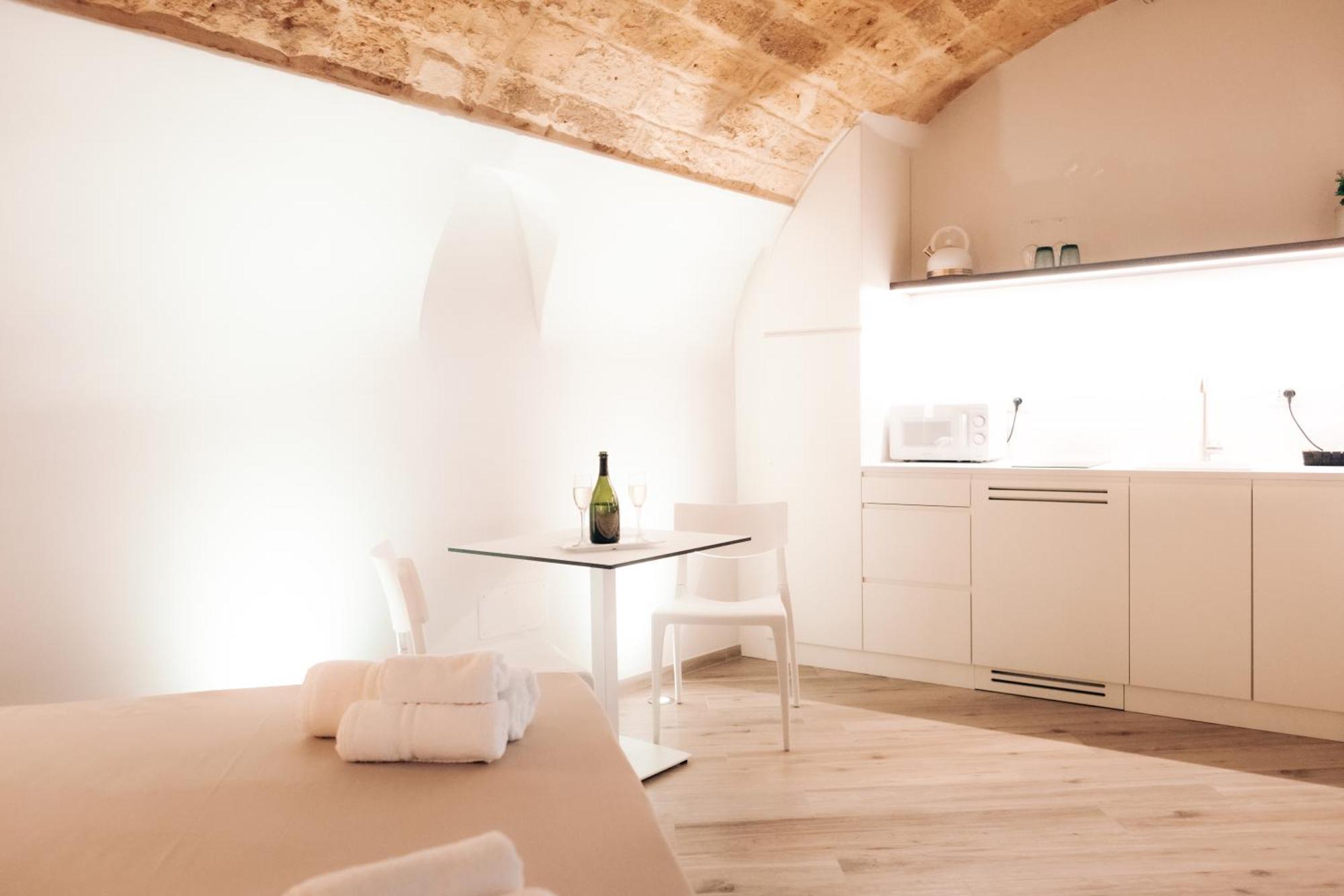 Timeless Apulian Luxury Suite Бари Экстерьер фото